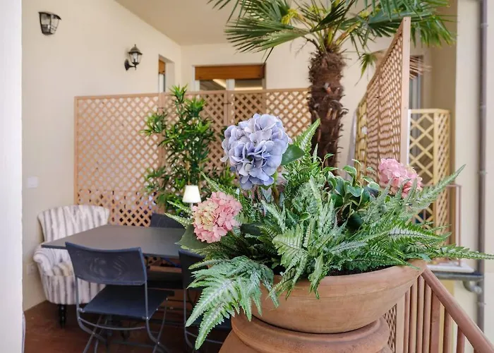 Casa Silvia - Honeymoon Flat With Green Terrace
